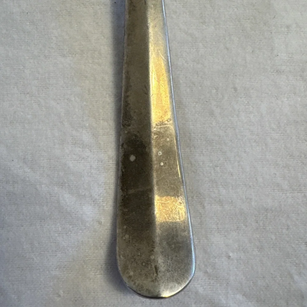 Vintage Silverplate Tipped Shell Pattern Berry Serving Spoon Scalloped 9.5